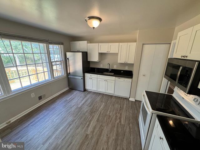 7918 EDINBURGH DR, Springfield, VA 22153