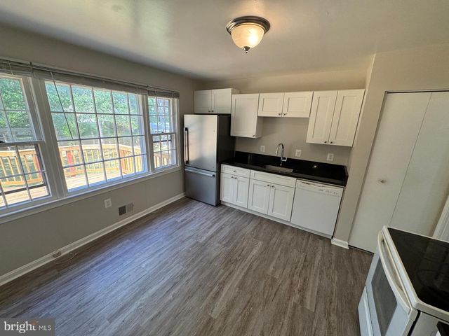 7918 EDINBURGH DR, Springfield, VA 22153