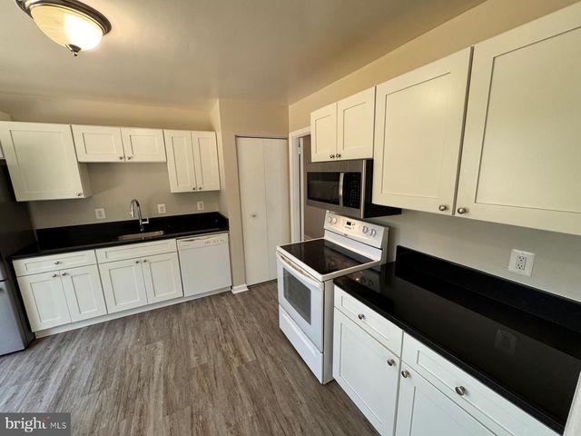 7918 EDINBURGH DR, Springfield, VA 22153