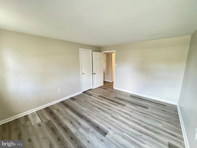 7918 EDINBURGH DR, Springfield, VA 22153