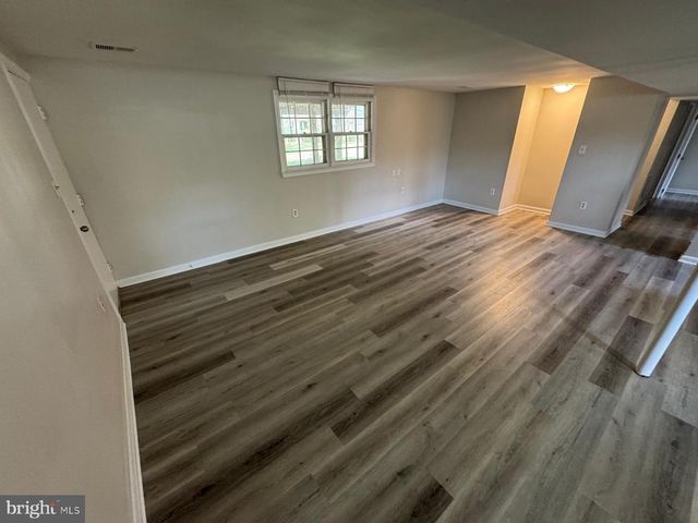 7918 EDINBURGH DR, Springfield, VA 22153