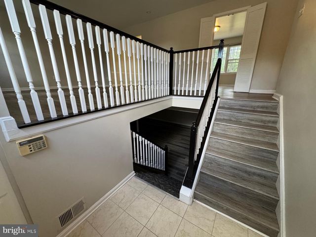 7918 EDINBURGH DR, Springfield, VA 22153