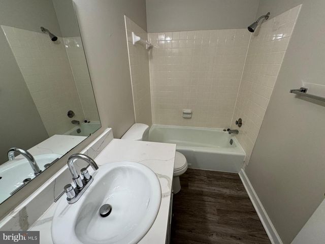 7918 EDINBURGH DR, Springfield, VA 22153