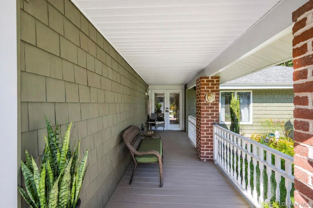 876 Greenbelt Parkway W, Holbrook, NY 11741 — photo 3