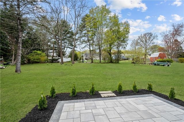 51 Arrowhead Lane, Portsmouth, RI 02871