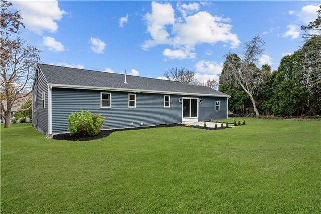 51 Arrowhead Lane, Portsmouth, RI 02871