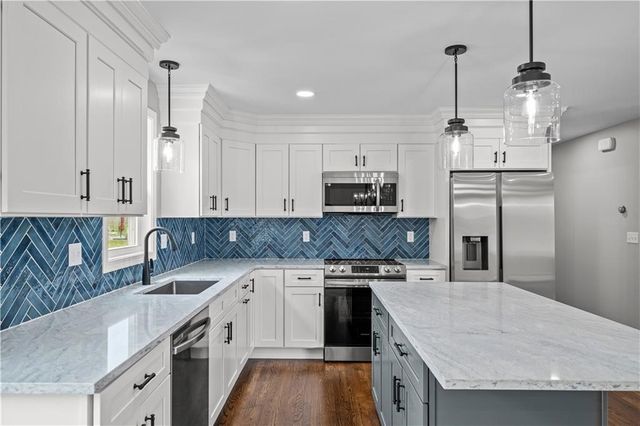 51 Arrowhead Lane, Portsmouth, RI 02871