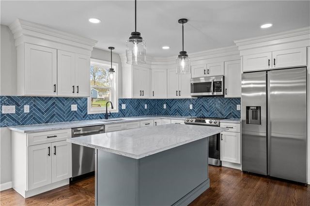 51 Arrowhead Lane, Portsmouth, RI 02871