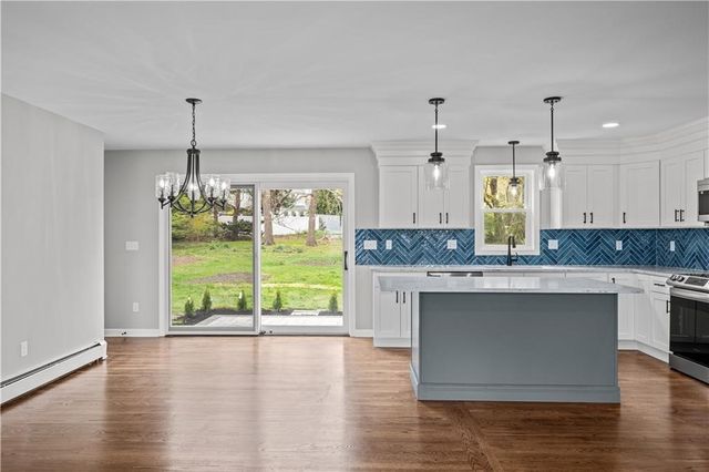 51 Arrowhead Lane, Portsmouth, RI 02871