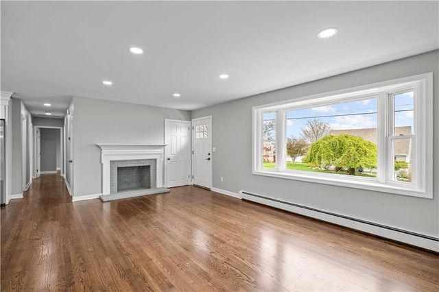 51 Arrowhead Lane, Portsmouth, RI 02871