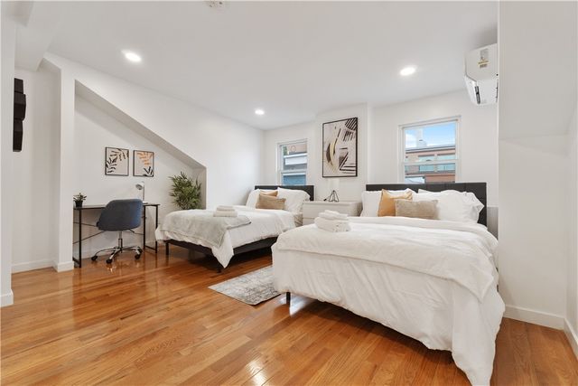 1240 Butterfield Way, Central North Side, PA 15212