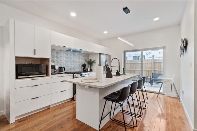 1240 Butterfield Way, Central North Side, PA 15212