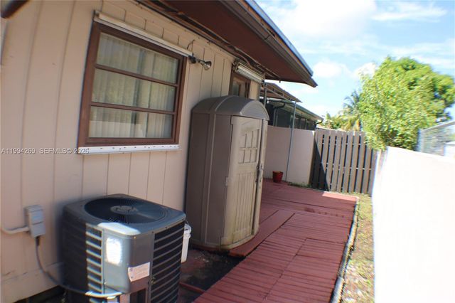 12003 SW 110th St Cir N, Miami, FL 33186