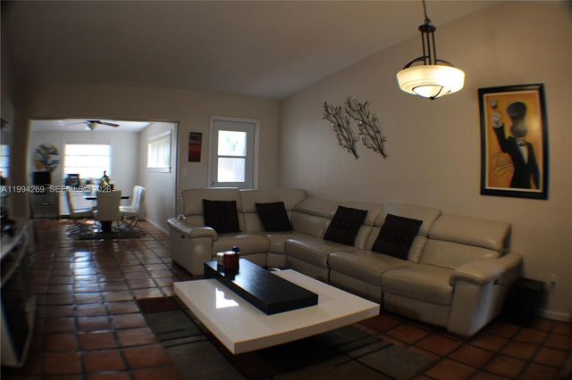 12003 SW 110th St Cir N, Miami, FL 33186