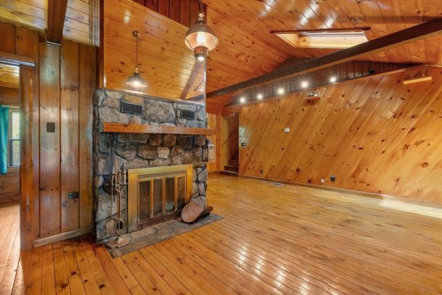 59 Shoreline Dr, West Brookfield, MA 01585