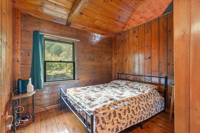 59 Shoreline Dr, West Brookfield, MA 01585