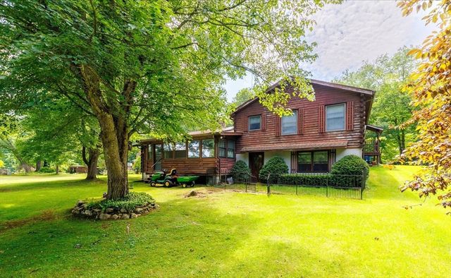 59 Shoreline Dr, West Brookfield, MA 01585