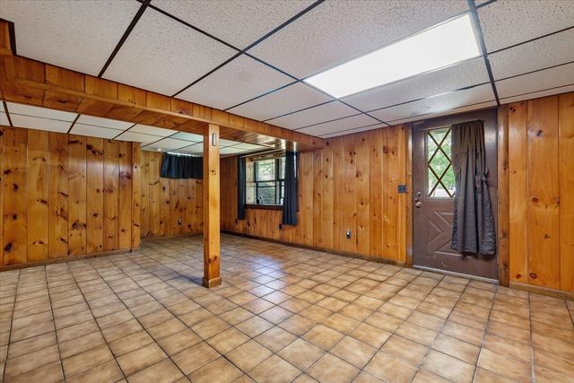 59 Shoreline Dr, West Brookfield, MA 01585