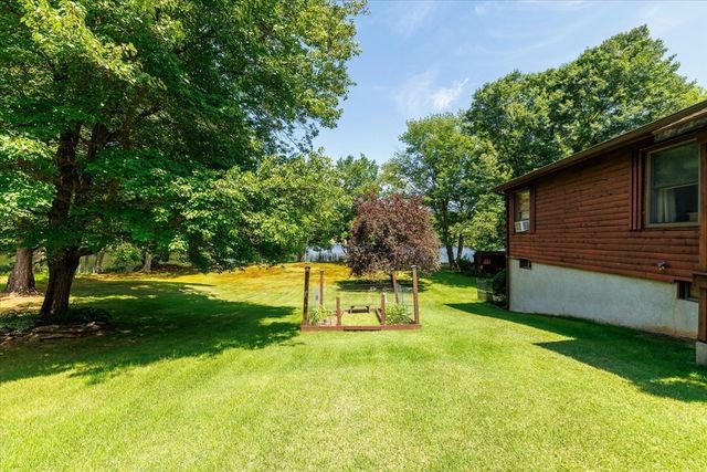 59 Shoreline Dr, West Brookfield, MA 01585