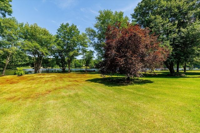 59 Shoreline Dr, West Brookfield, MA 01585
