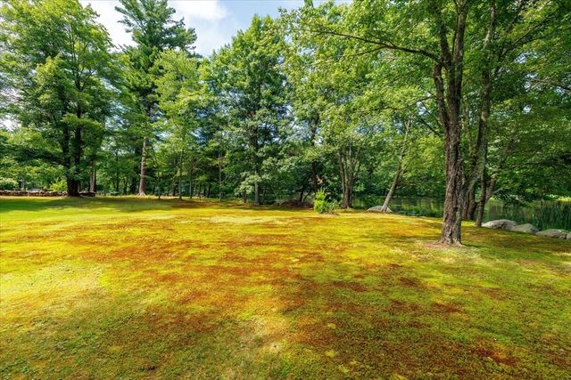59 Shoreline Dr, West Brookfield, MA 01585