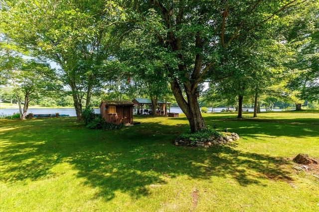59 Shoreline Dr, West Brookfield, MA 01585