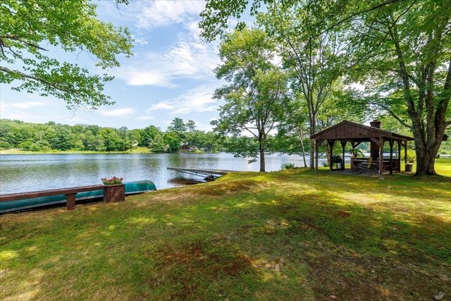 59 Shoreline Dr, West Brookfield, MA 01585