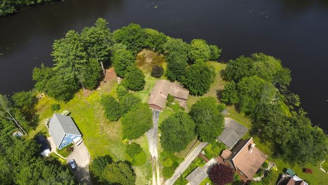 59 Shoreline Dr, West Brookfield, MA 01585
