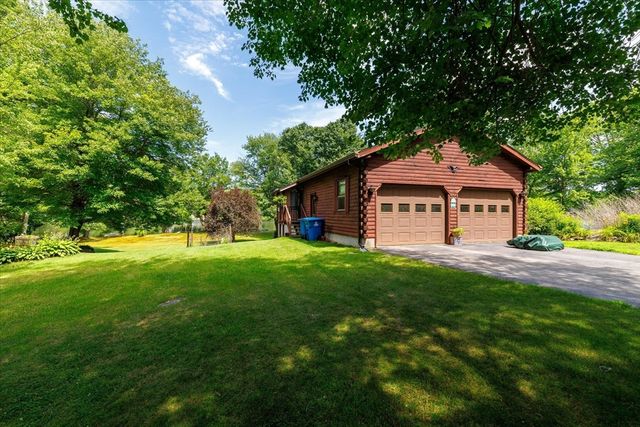 59 Shoreline Dr, West Brookfield, MA 01585