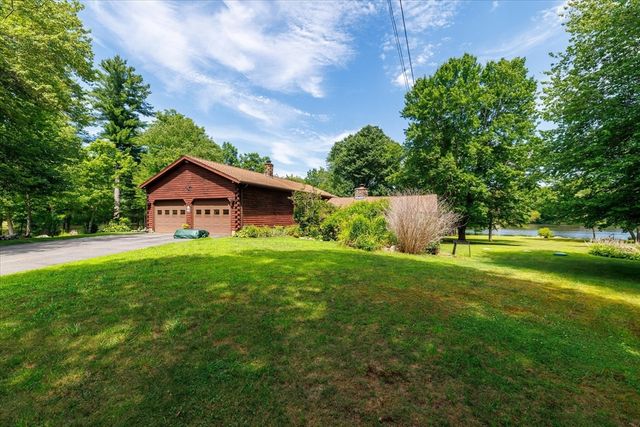 59 Shoreline Dr, West Brookfield, MA 01585