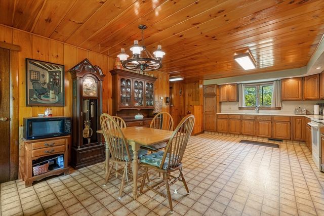 59 Shoreline Dr, West Brookfield, MA 01585
