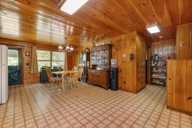 59 Shoreline Dr, West Brookfield, MA 01585
