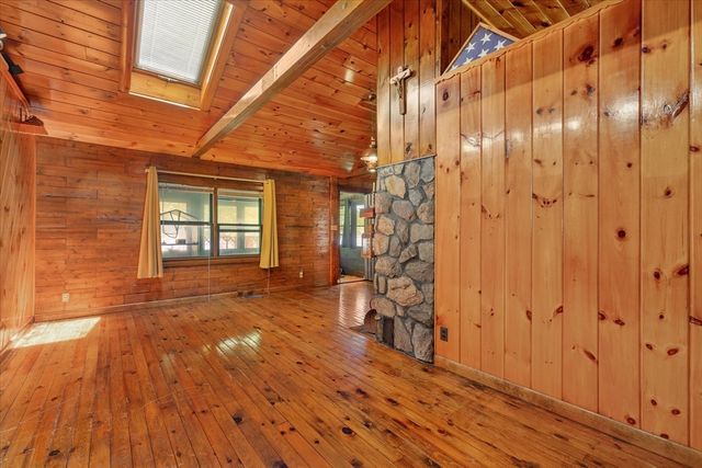 59 Shoreline Dr, West Brookfield, MA 01585