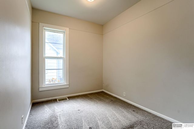 1003 S 42nd Street, Omaha, NE 68105