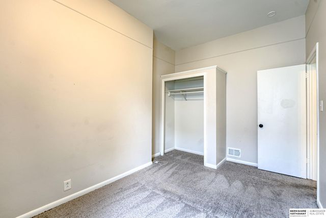 1003 S 42nd Street, Omaha, NE 68105