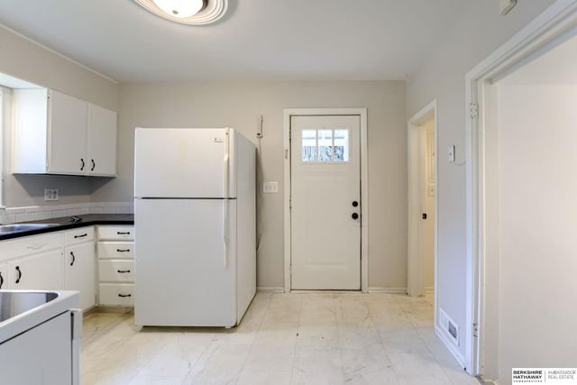 1003 S 42nd Street, Omaha, NE 68105