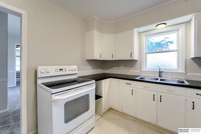 1003 S 42nd Street, Omaha, NE 68105