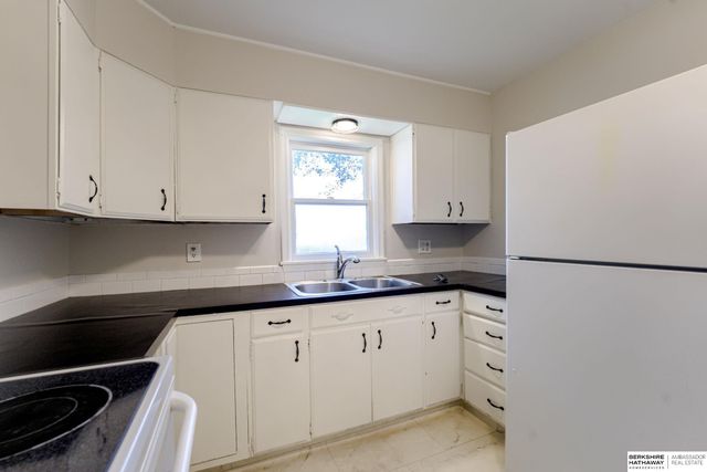 1003 S 42nd Street, Omaha, NE 68105