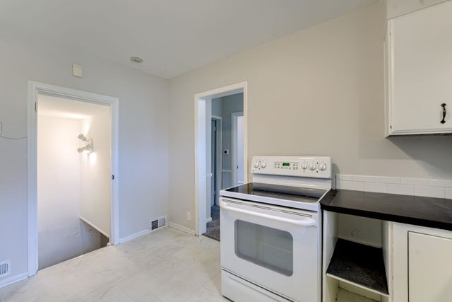 1003 S 42nd Street, Omaha, NE 68105