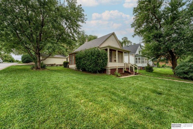 1003 S 42nd Street, Omaha, NE 68105