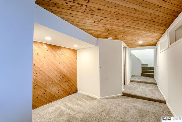 1003 S 42nd Street, Omaha, NE 68105