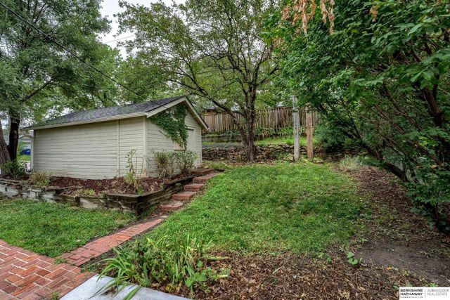 1003 S 42nd Street, Omaha, NE 68105