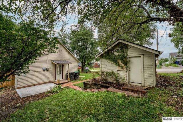 1003 S 42nd Street, Omaha, NE 68105