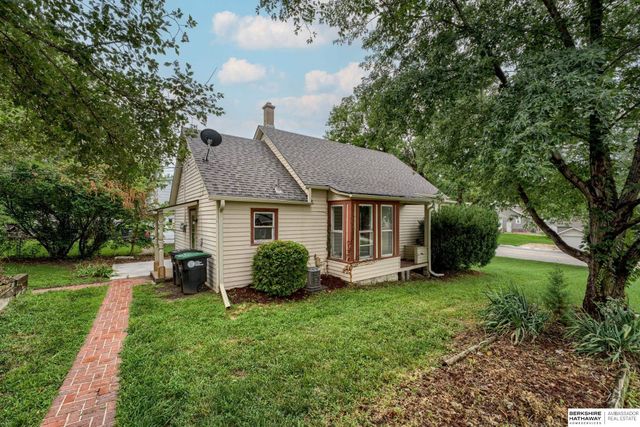 1003 S 42nd Street, Omaha, NE 68105