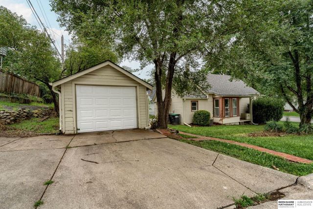 1003 S 42nd Street, Omaha, NE 68105