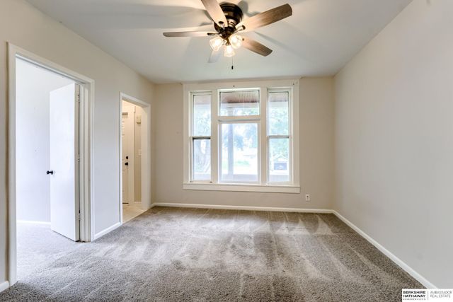 1003 S 42nd Street, Omaha, NE 68105