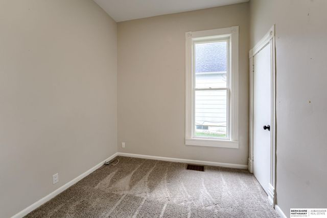 1003 S 42nd Street, Omaha, NE 68105