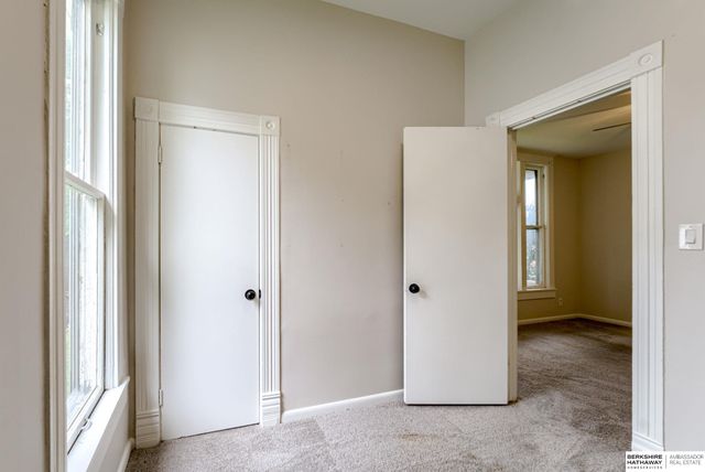 1003 S 42nd Street, Omaha, NE 68105