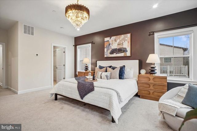 3799 RAINIER DR, Fairfax, VA 22033