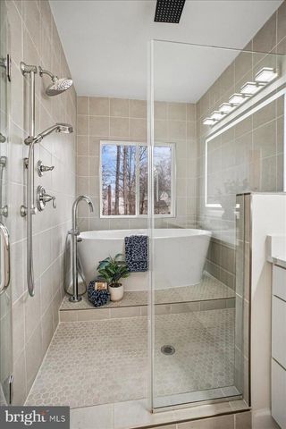 3799 RAINIER DR, Fairfax, VA 22033